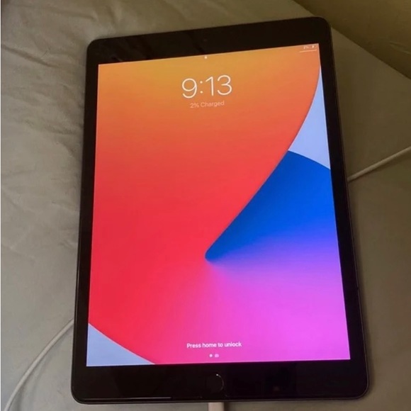 iPad pro 7th generation - Picture 1 of 3